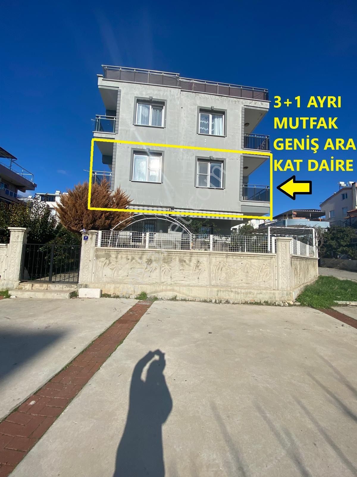 Didim Cumhuriyet Satılık Daire Didimde Satılık 3+1 Ayrı Mutfak Ön Cephe Ara Kat Merkezi Konum