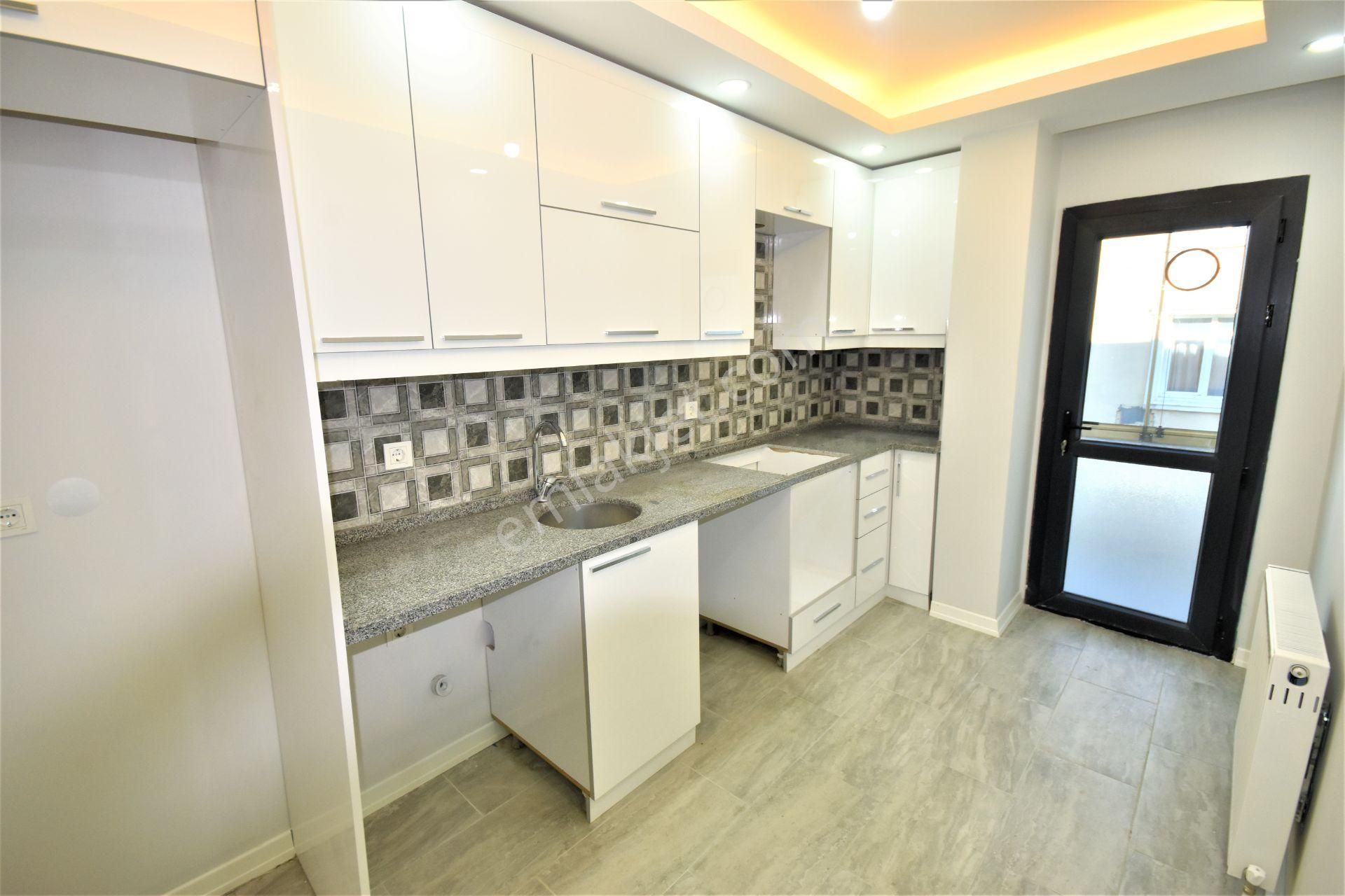 Küçükçekmece Gültepe Satılık Daire Nest Emlak'tan Gültepe Mh 2+1 90m2 Balkonlu Asansörlü Lüx Daire