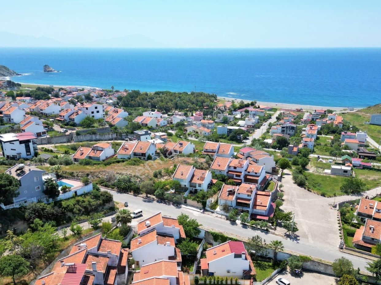 Seferihisar Atatürk Satılık Villa İzmir Seferihisar Doğanbey De Denize Sıfır Site De Satılık Yazlık 3+1