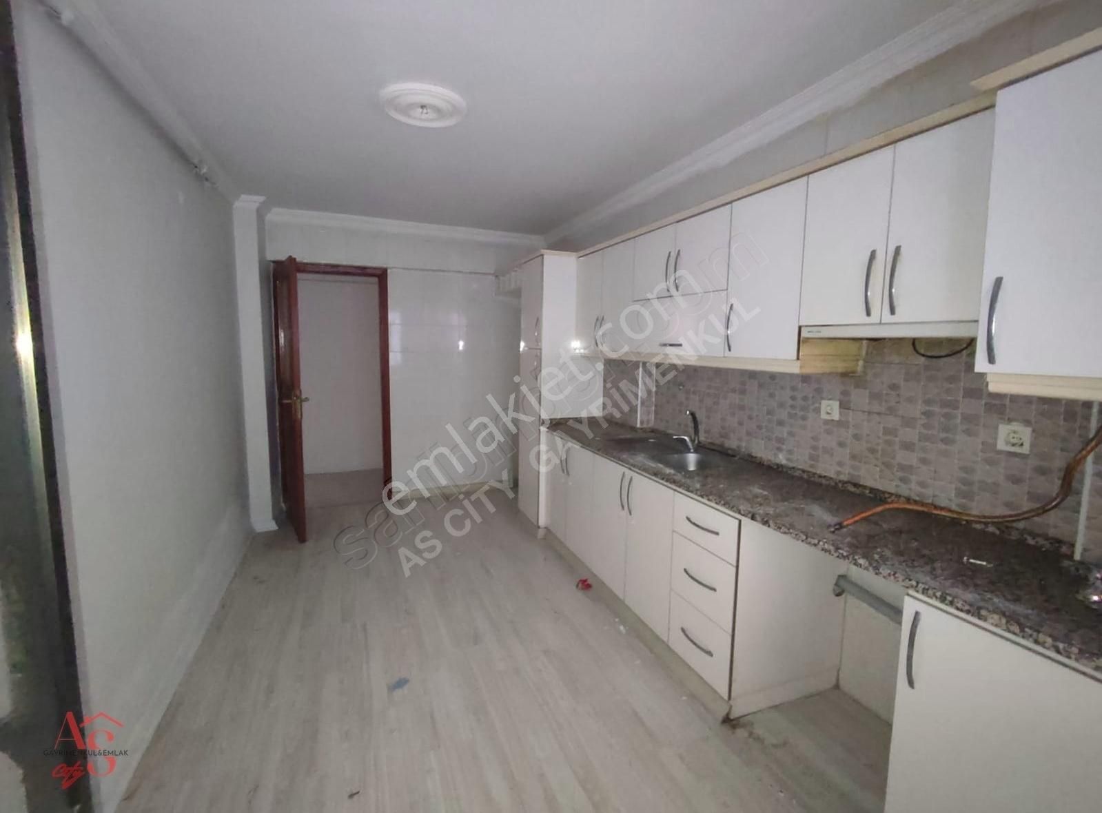 Konak Güzelyalı Kiralık Daire Güzelyalı Da 43 Sokak 2+1 Geniş ,otoparklı Temiz Daire