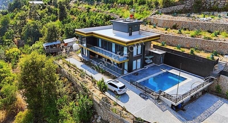 Alanya Bıçakçı Satılık Villa Alanya'da Göl Ve Dağ Manzaralı Şahane Villa