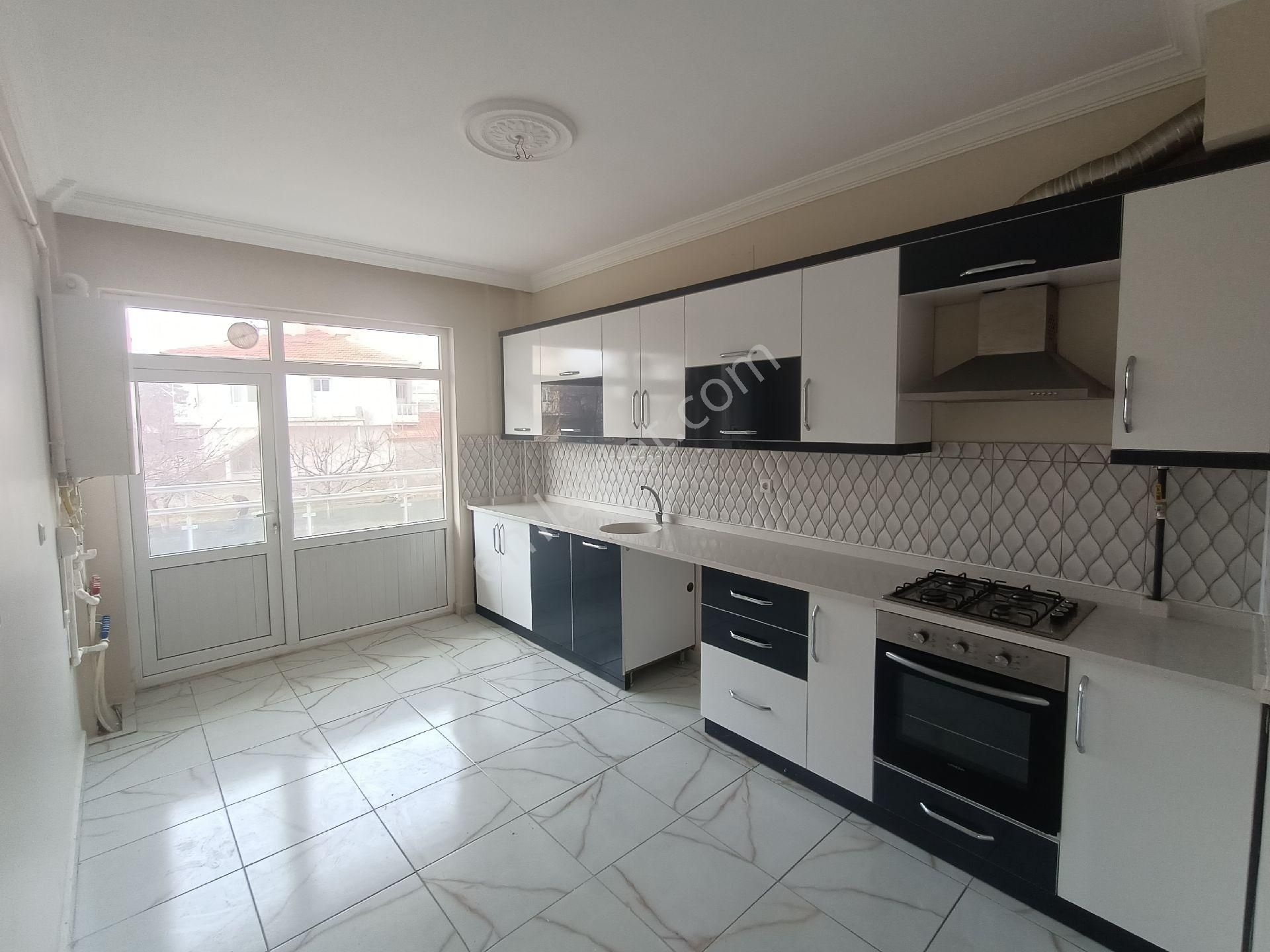 Akşehir Seyran Satılık Daire Abit Gm Seyran Mh. 3+1 Cadde Cepheli 5 Yıllık Satılık Daire