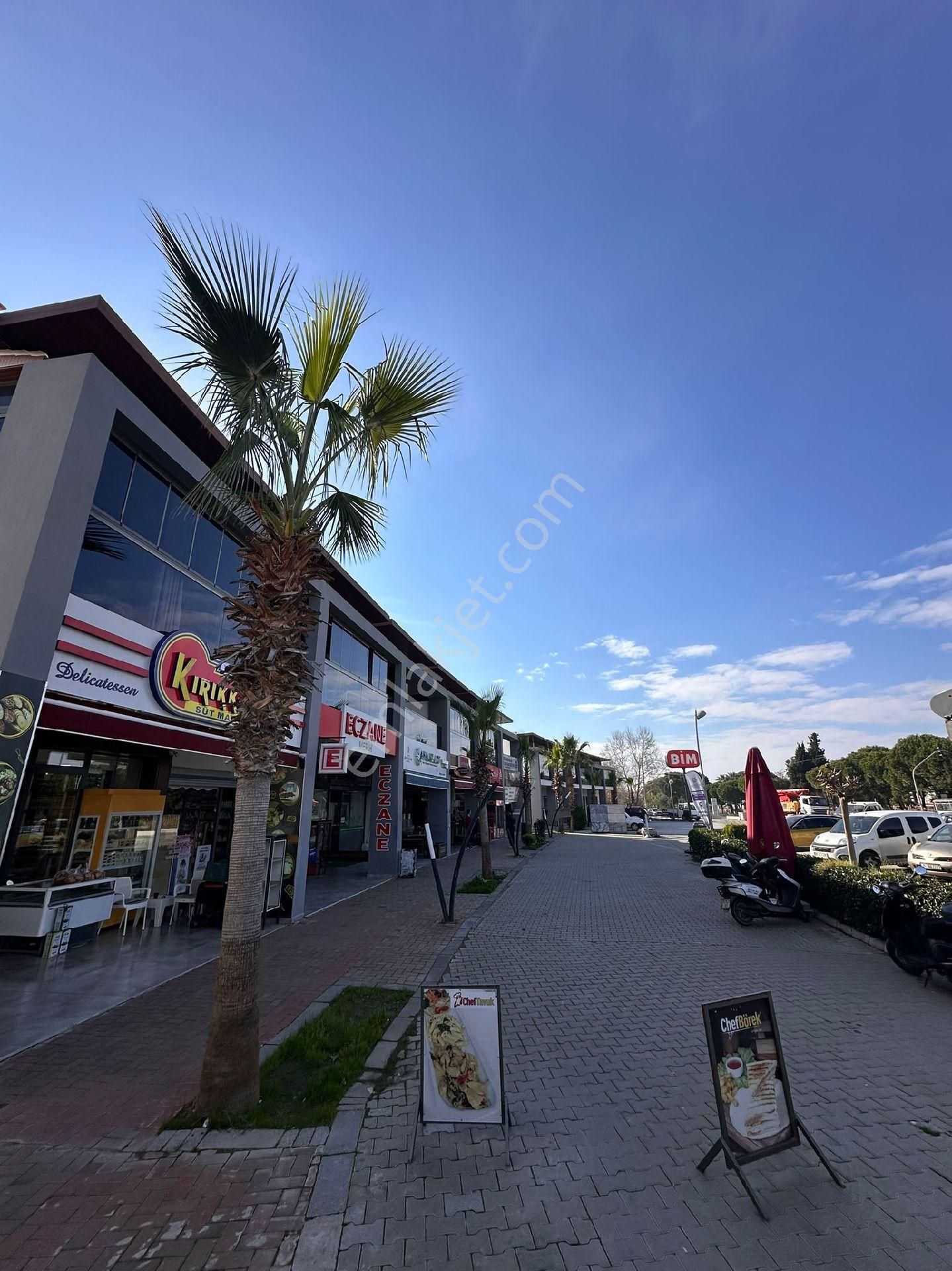 Kuşadası Soğucak Satılık Daire Kuşadası Sahil Sitelerinde 2 Katlı Binanın 2.nci Katı 2+1 75 M2 Muhteşem Daire