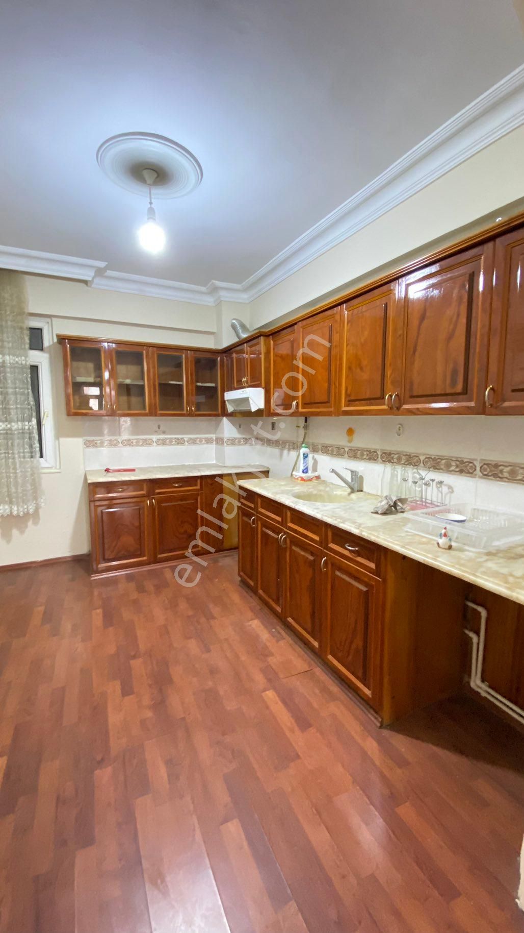 İlkadım Zafer Satılık Daire İlkadım Çiftlik Caddesi Altında 20 Yıllık 4+1 150 Metre² Satılık Daire