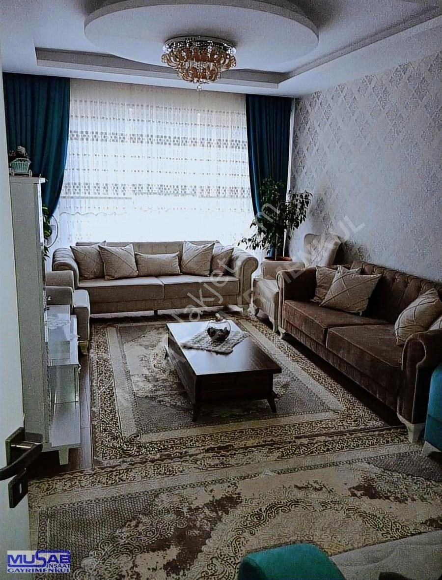 Selçuklu Selçuk Satılık Daire Selçuk Mah Öğdüm İnş. Park Saray Sitesi Ara Kat Geniş 3+1