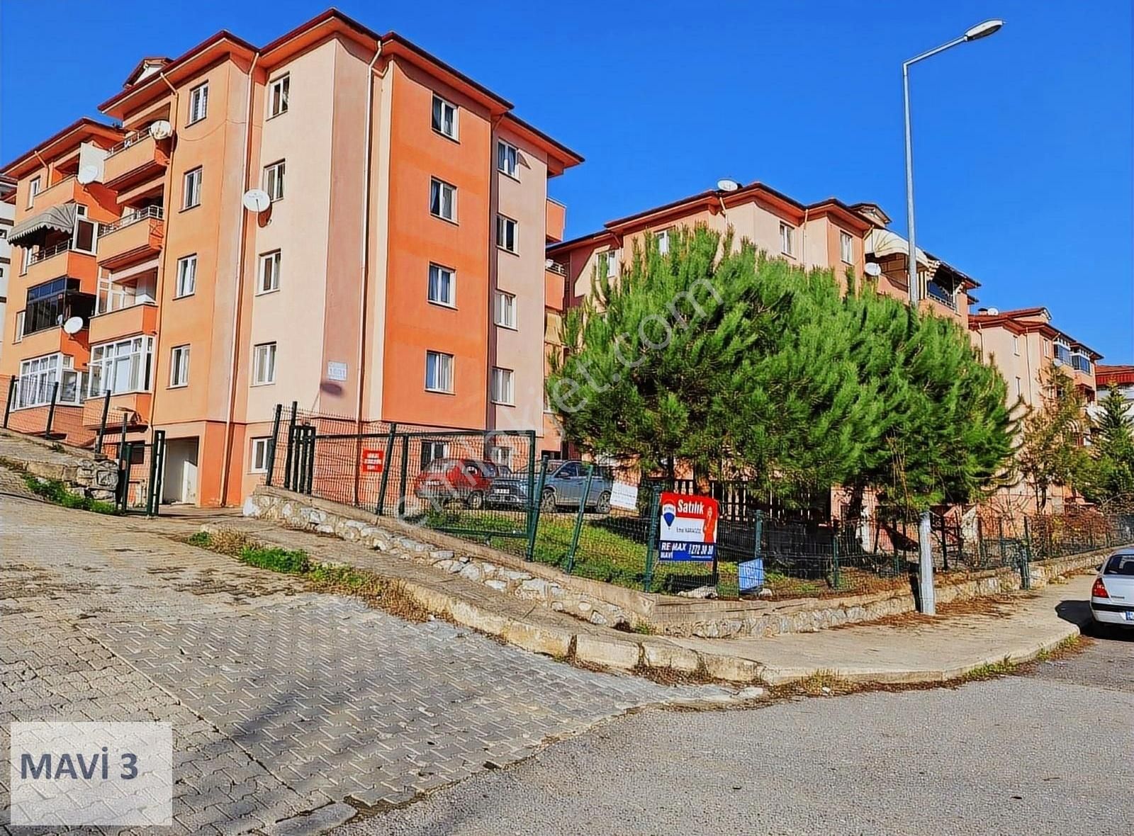 Adapazarı 15 Temmuz Camili Satılık Daire Remax Mavi'den Camili Tekinevler Sitesi'nde 3+1 Asansörlü Daire