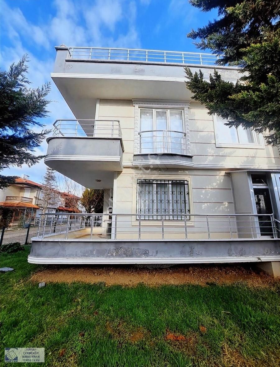 Şarköy Cumhuriyet Satılık Villa Butik Sitede Essız Konumlu Full Denız Manzaralı Trıpleks Villa