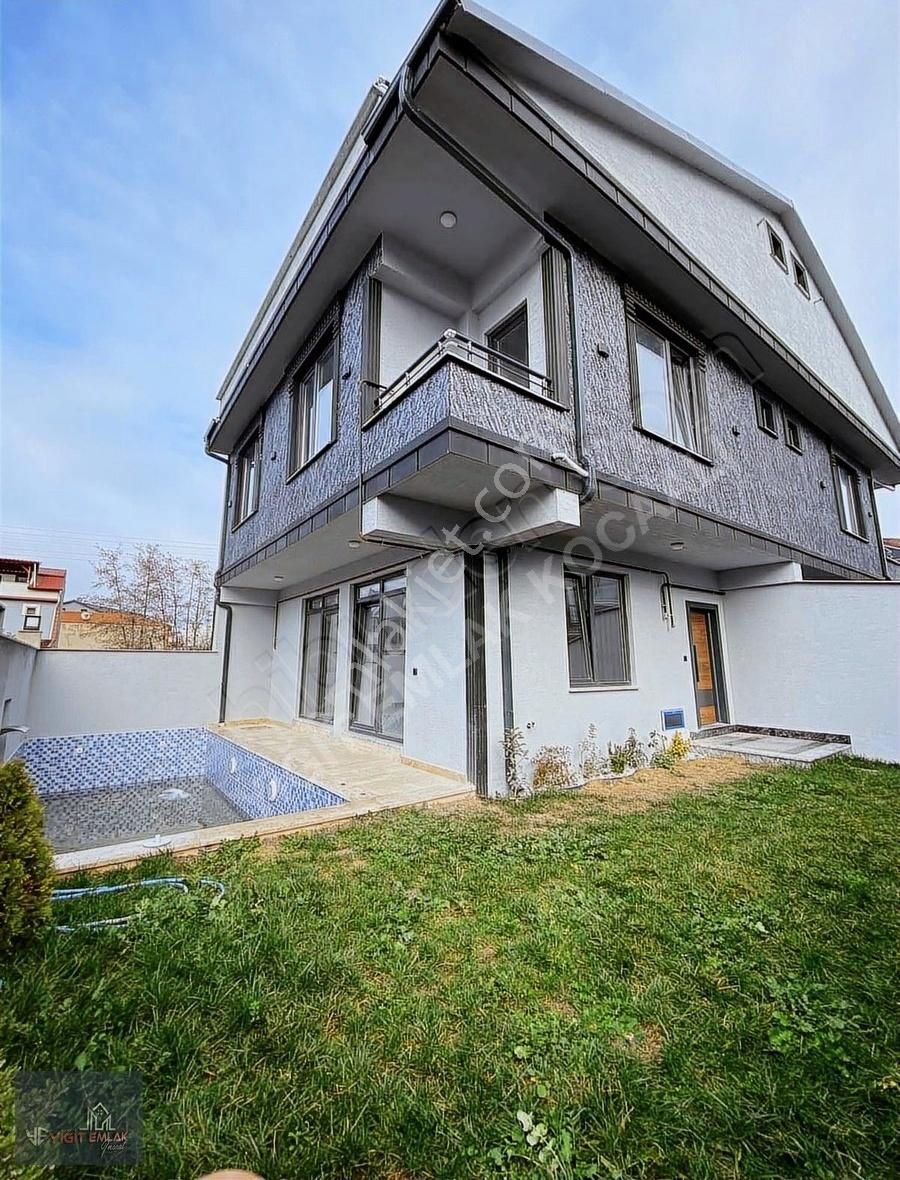 Kocaali Yayla Satılık Villa Merkez Plajda Müstakil Havuzlu Ve Bahçeli Lüks 4+1trıbleks Villa