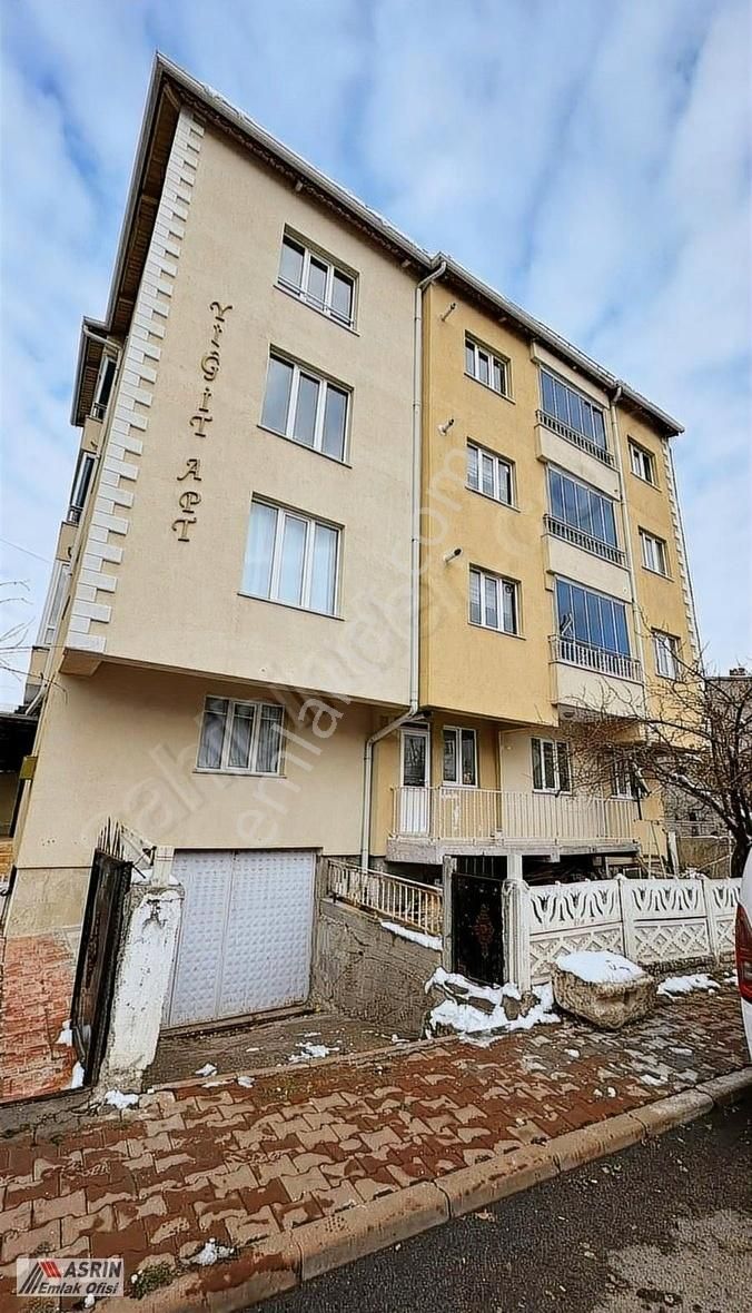 Sivas Merkez Alibaba Satılık Daire Asrın Emlak'tan Alibaba Mh.satılık 3+1 Kombili Temiz Daire