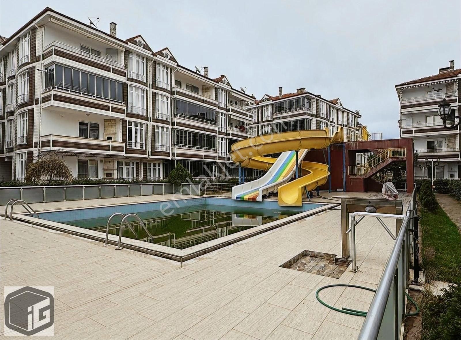 Karasu Akkum'da Otel Konforunda Havuzlu Güvenlikli 2+1 Fırsat!!!