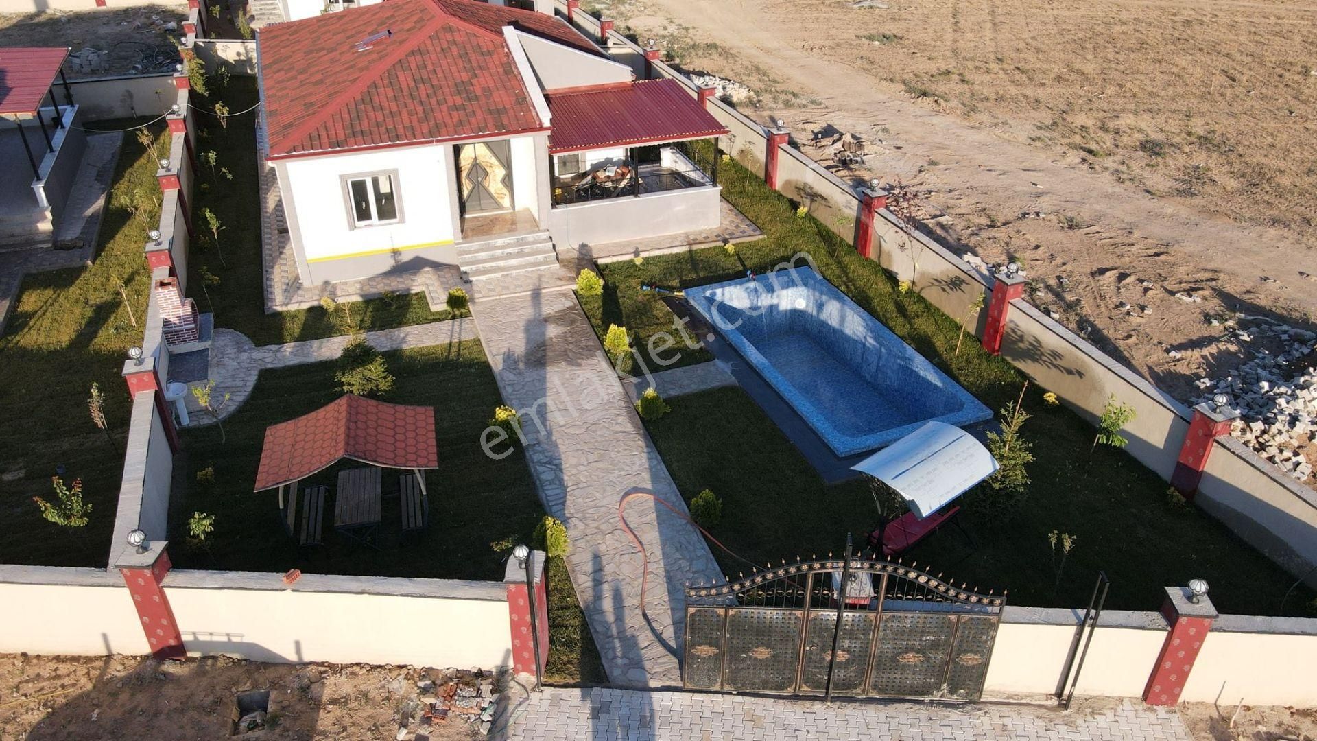 Bor Kemerhisar Bld. (Han) Satılık Villa İnvest Yapıdan Kemerhisarda Havuzlu Luks Villa