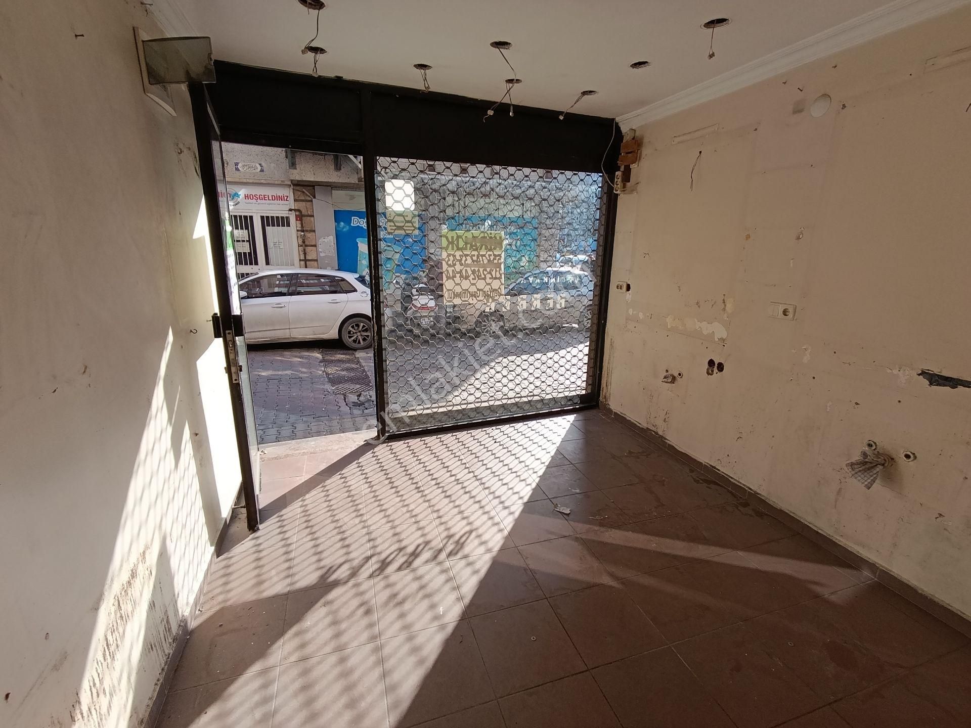 Sarıyer Bahçeköy Kemer Kiralık Dükkan & Mağaza Şehit Mithat Yılmaz C. Sokağında 9 M2 + 8 M2 Depolu 20.000.tl