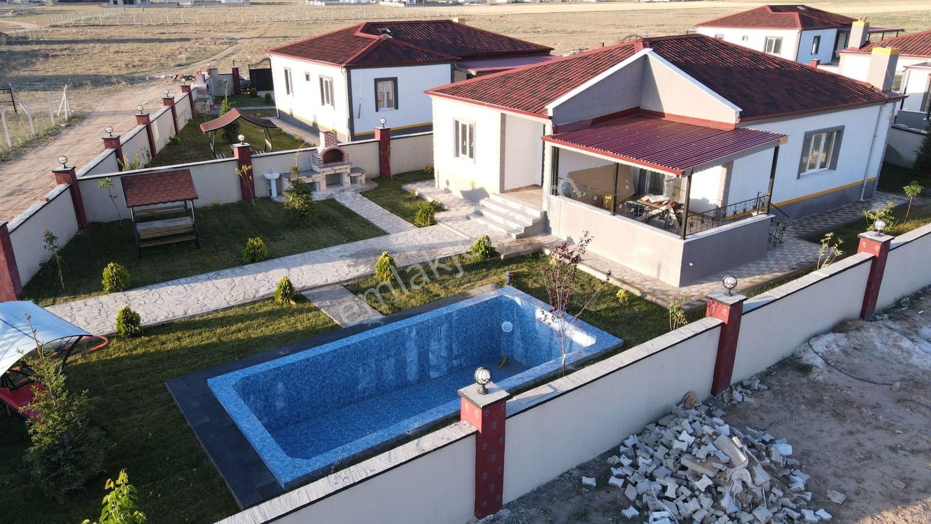 Bor Kemerhisar Bld. (Çayır) Satılık Villa İnvest Yapıdan Kemerhisarda Havuzlu Luks Daire