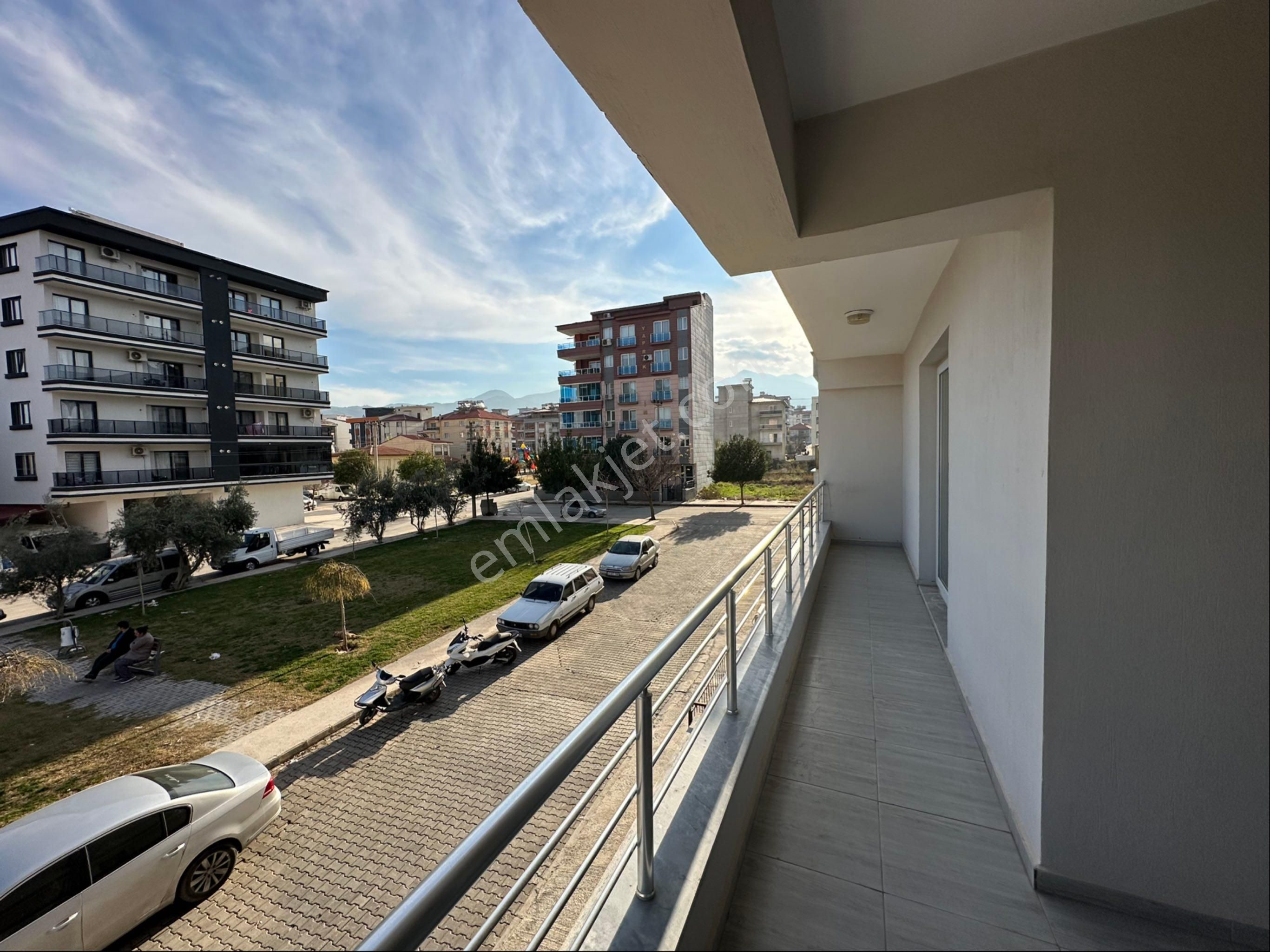 Alaşehir İstasyon Satılık Daire İstasyon Mahallesi Satılık 3+1 Daire