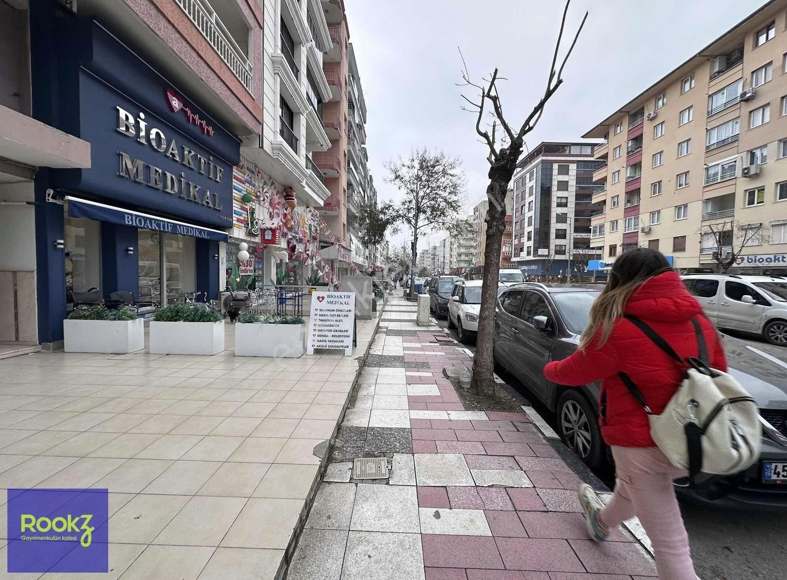 Yunusemre Merkez Efendi Satılık Dükkan & Mağaza Tevfikiye Mahallesi 8 Eylül Caddesi Üzeri Batar Katlı Dükkan