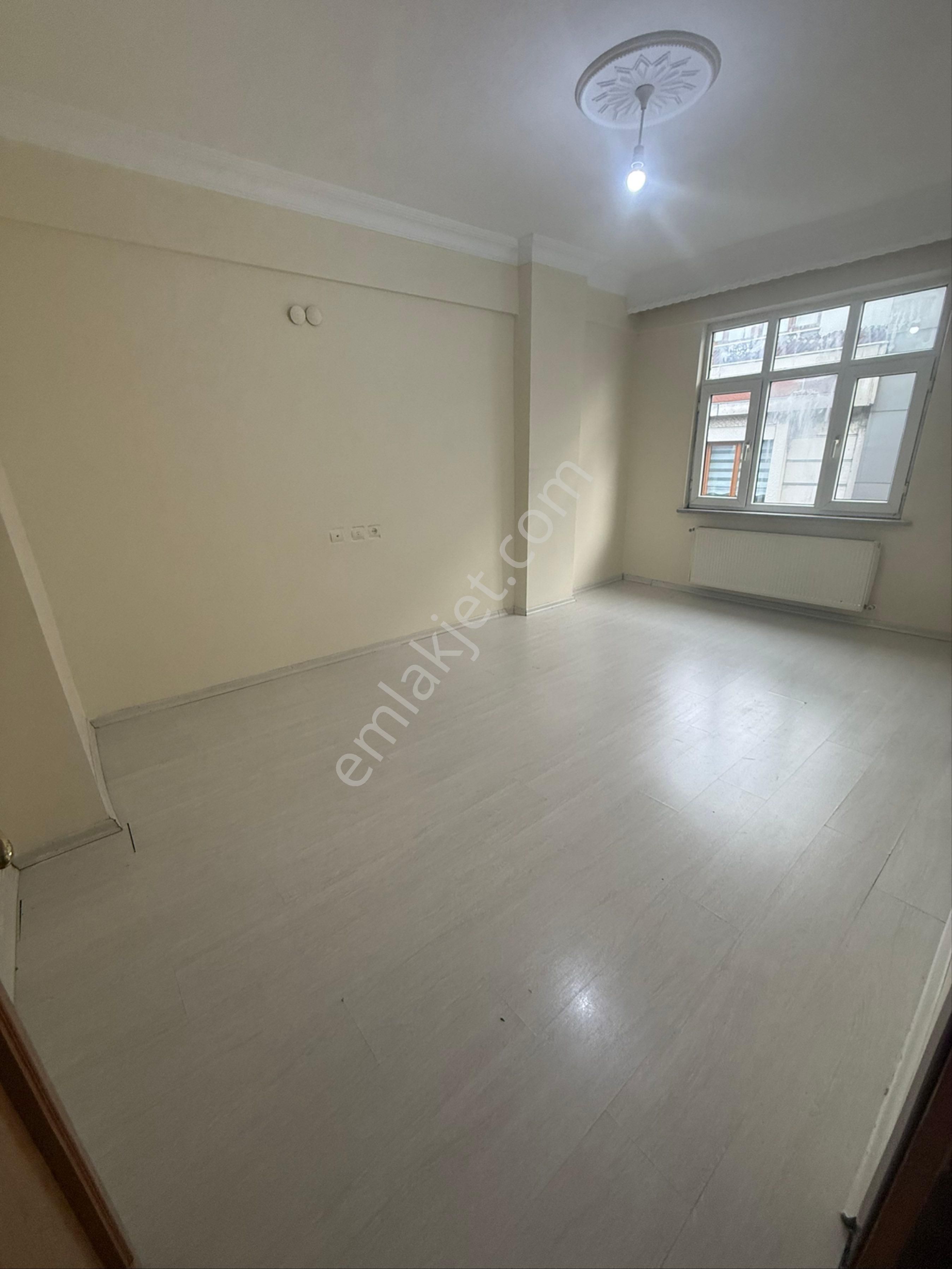 Sultangazi İsmetpaşa Kiralık Daire İsmetpaşa Mahallesi 2+1 90 M2 Kat 4 Ordu Caddesi Üzeri Tramvaya 1 Dk Kiralık Daire