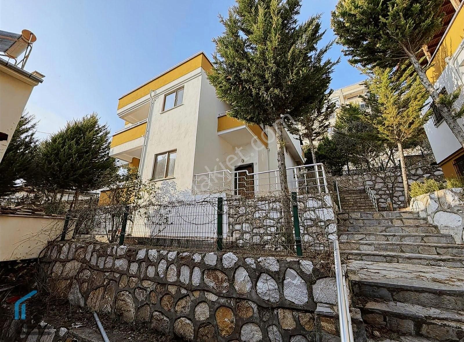 Edremit Altınoluk Satılık Villa Altınolukta Satılık Deniz Manzaralı 4+1villa