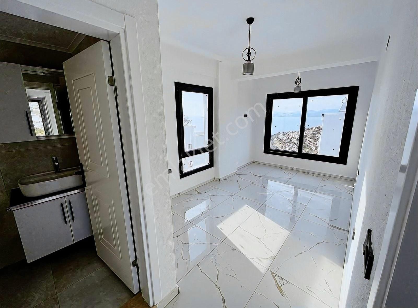 Deniz Manzaralı, Özel Havuzlu, Sıfır Tripleks Villa - Görsel 13