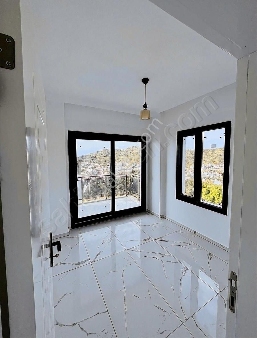 Deniz Manzaralı, Özel Havuzlu, Sıfır Tripleks Villa - Görsel 24