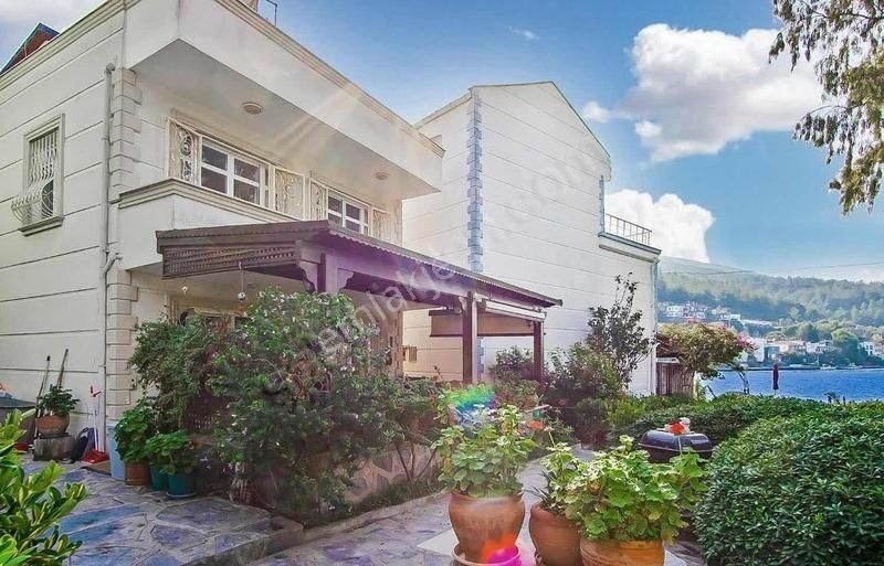 Bodrum Güvercinlik Satılık Villa Güvercinlikte Denize 15 Adım, Bahçeli 3+1 Özel Müstakil Villa