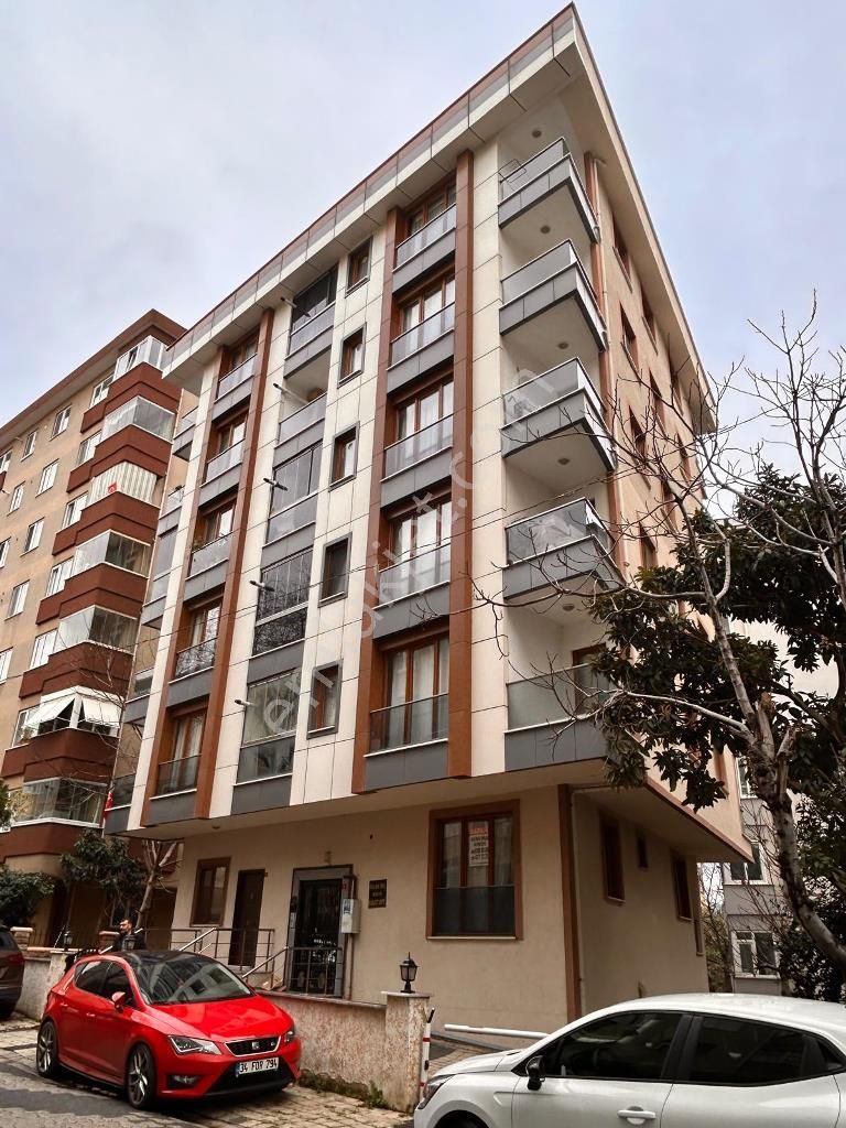 Ataşehir İçerenköy Kiralık Daire Metroya Çok Yakn Arakat Ön Cephe Lüx Ferah 1+1