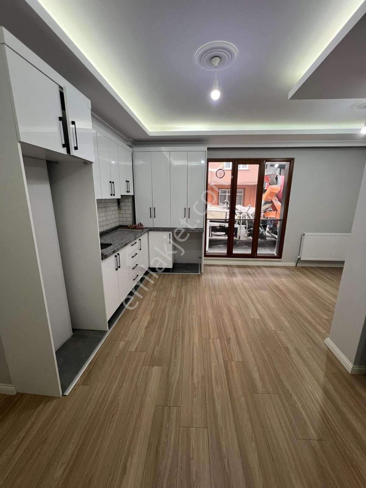 Küçükçekmece İnönü Satılık Daire Nest Emlak'tan İnönü Mh 1+1 60m2 Asansörlü Kredili 1.kat Daire