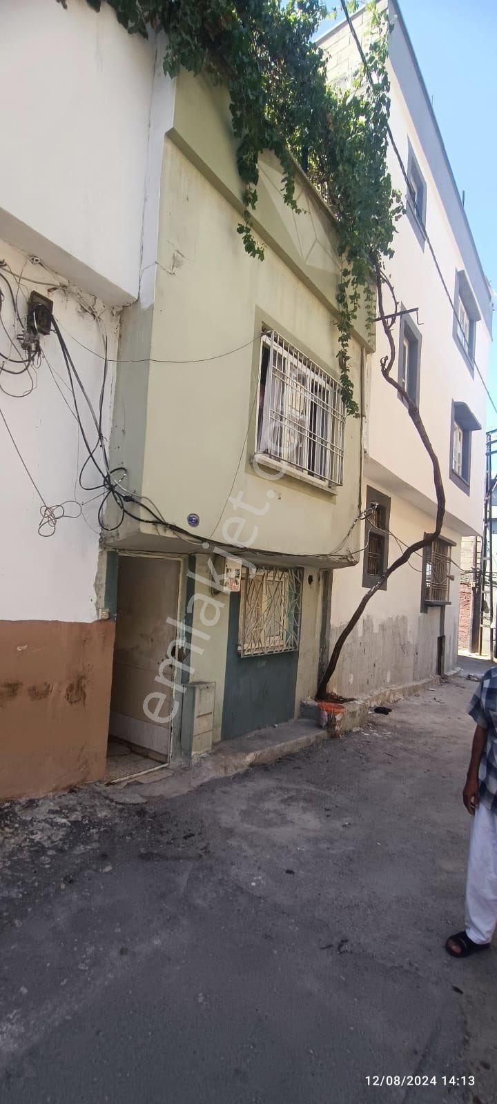 Şahinbey Cumhuriyet Satılık Müstakil Ev Cumhuriyet Mah.de 80m 2 Katlı ,2 Şer Odalı.çift Cepheli