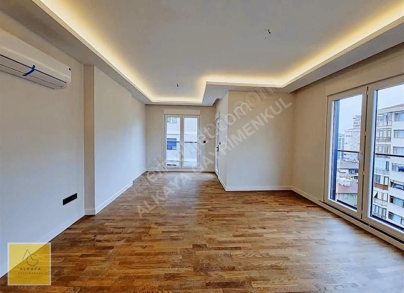 Kadıköy Erenköy Satılık Daire Erenköy'de Satılık Daire 3+1 140m² Balkonlu Çift Banyolu Kombili