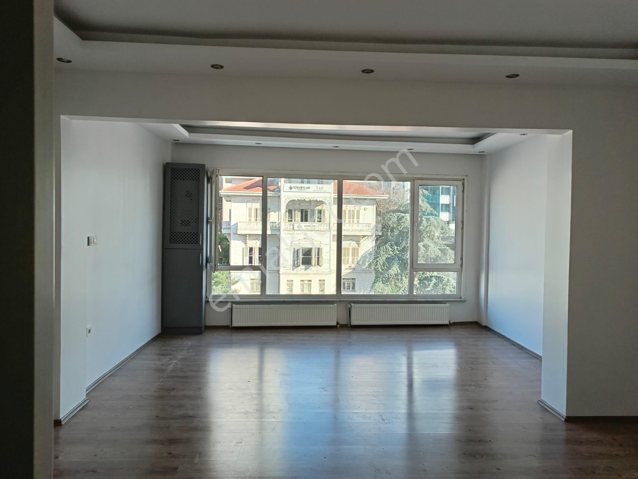 Kadıköy Fenerbahçe Kiralık Daire Tabela Değeri Yüksek Bağdat Caddesi Üzeri İçi Modern Dairedir.