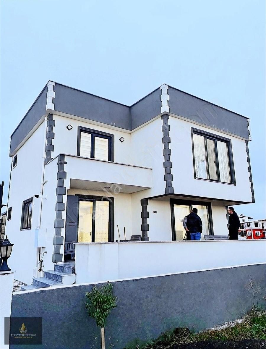 Lapseki Çardak Bld. (Gaziyakupbey) Satılık Villa 3+1 Fiyatına Full Boğaz-köprü Manzaralı Bahçeli Geniş Lüks Villa