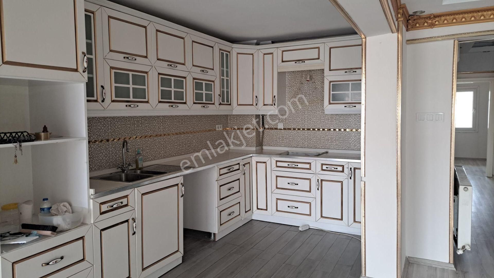 Yunusemre Ayni Ali Kiralık Daire Çevik Emlak'tan Kiralık 5+1 Dublex Daire.