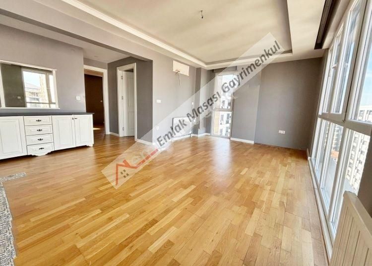 Suadiyede Bağdat Caddesine Yakın Yeni Binada 2+1 Daire Emlak Masası