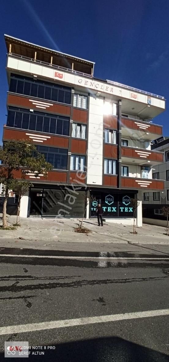 Arnavutköy Boğazköy İstiklal Satılık Ofis Cedde Cephe Köşe Başı 2 Katlı Satılık 200 M2 İş Yeri