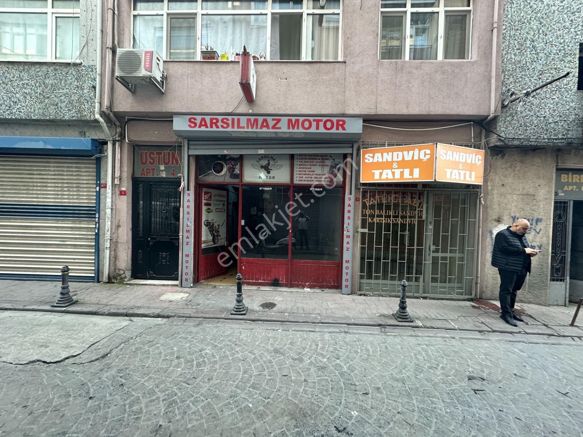 Beyoğlu Camiikebir Kiralık Ofis 2817 Rengarenk'ten Kızılay Hocaahmet Sokağında Düz Giriş 50m2