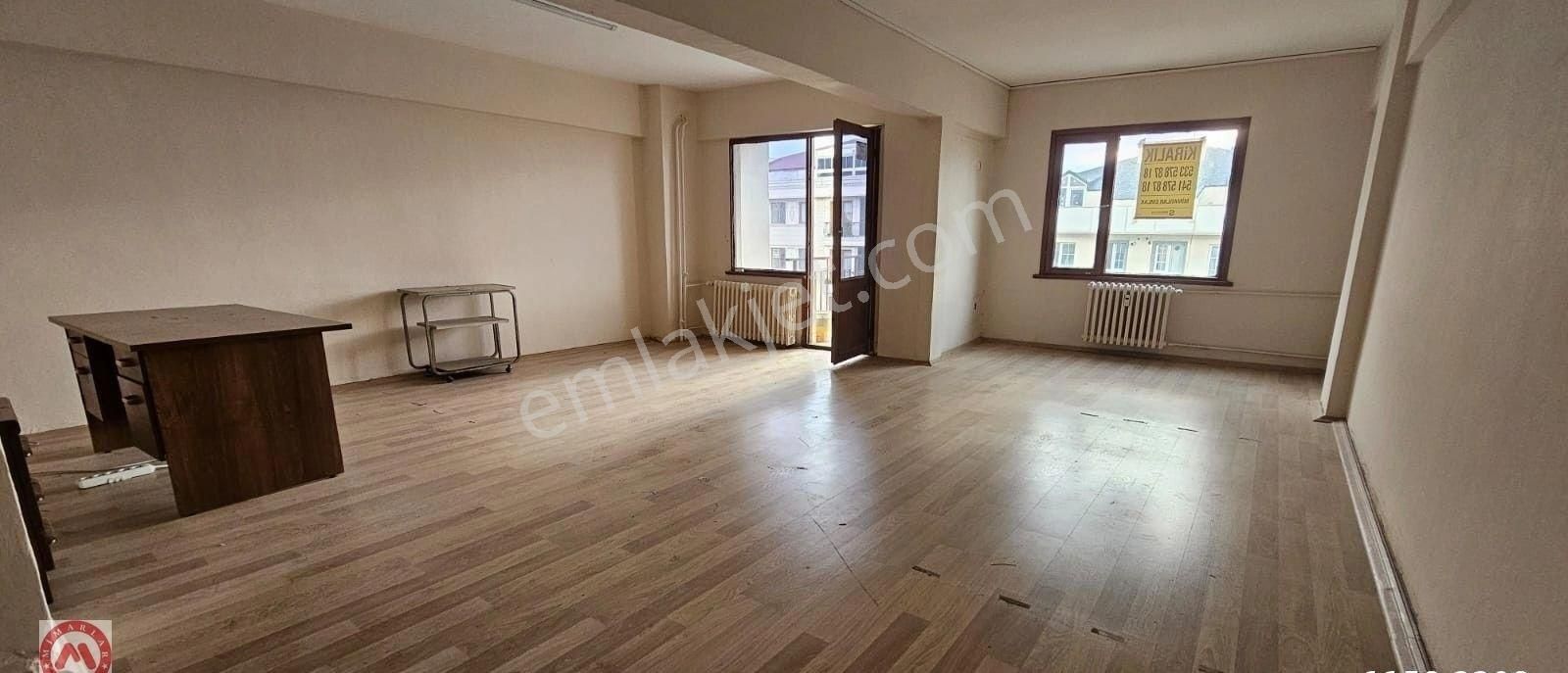 Maltepe Bağlarbaşı Kiralık Apartman Dairesi Maltepe Bağdat Caddesinde 155m2 Asansörlü 2+1 Ofislere Bürolara