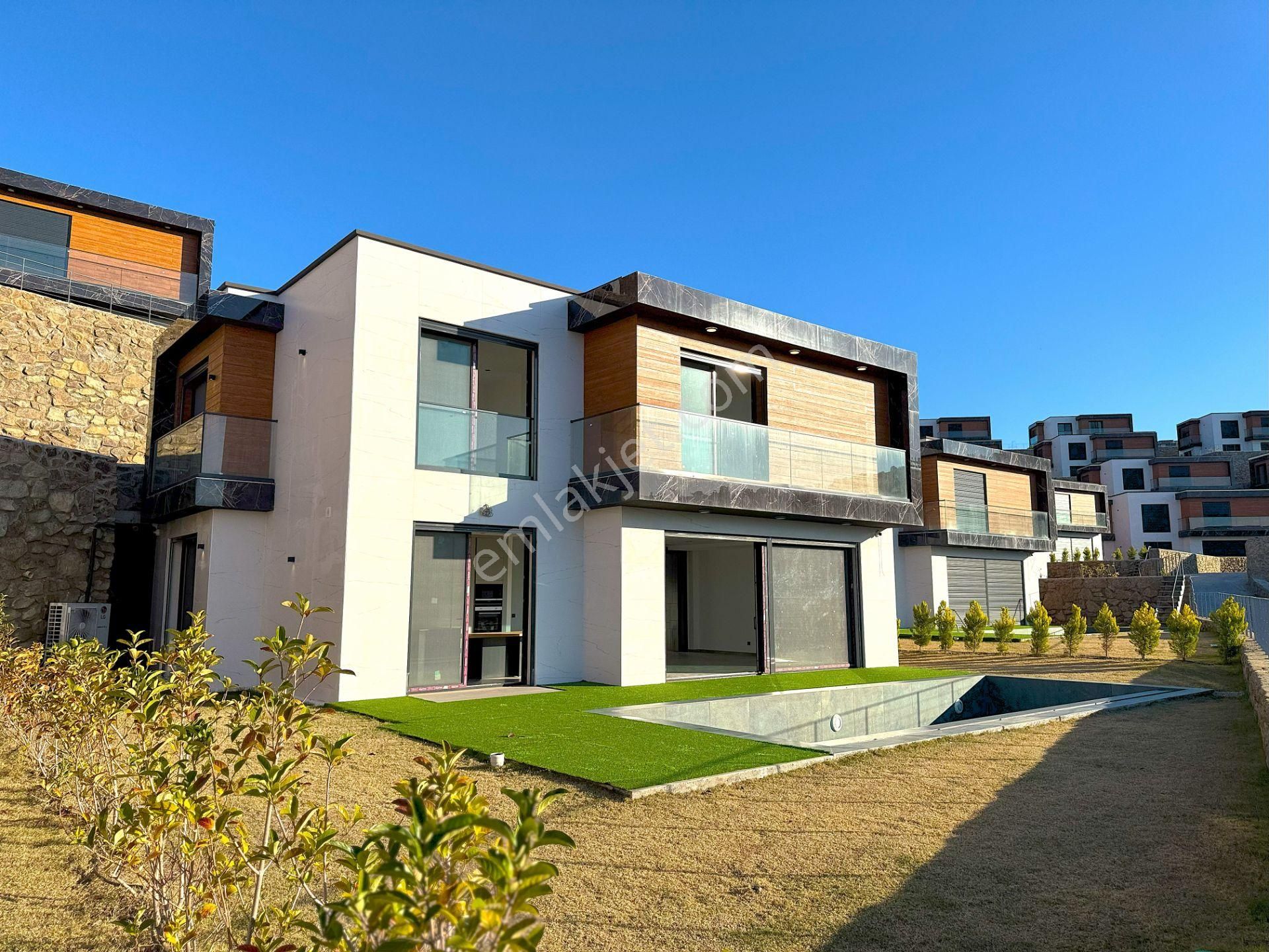 Bodrum Koyunbaba Satılık Villa 4+1 Özel Plajlı, Deniz Manzaralı Lüks Villa