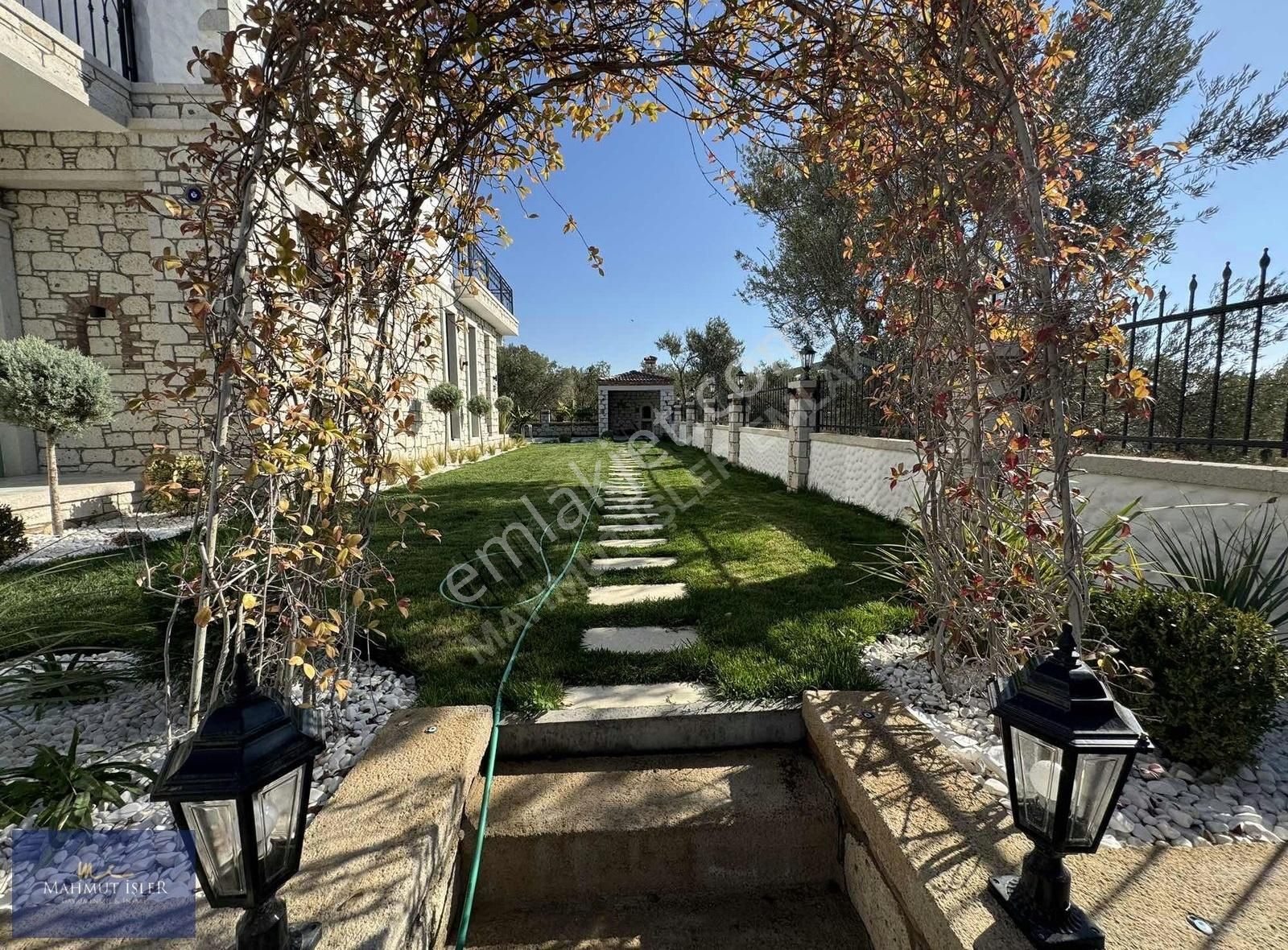 Mahmut İşler'den 650 M2 Arsa İçinde Havuzlu Taş Villa - Görsel 19