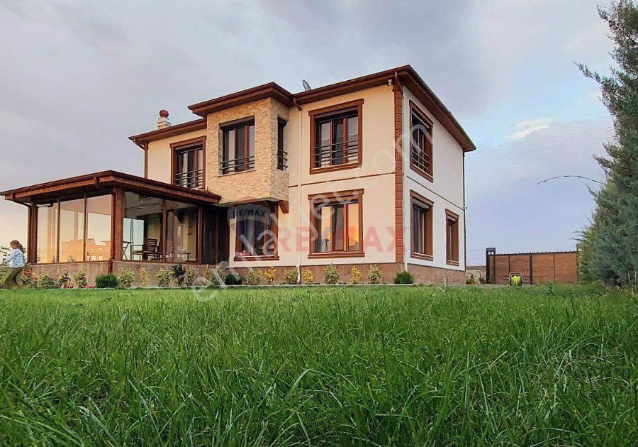 Talas Reşadiye Satılık Villa Reşadiye'de Güzel Konumlu, Manzaralı 4+1 Süper Lüks Villa