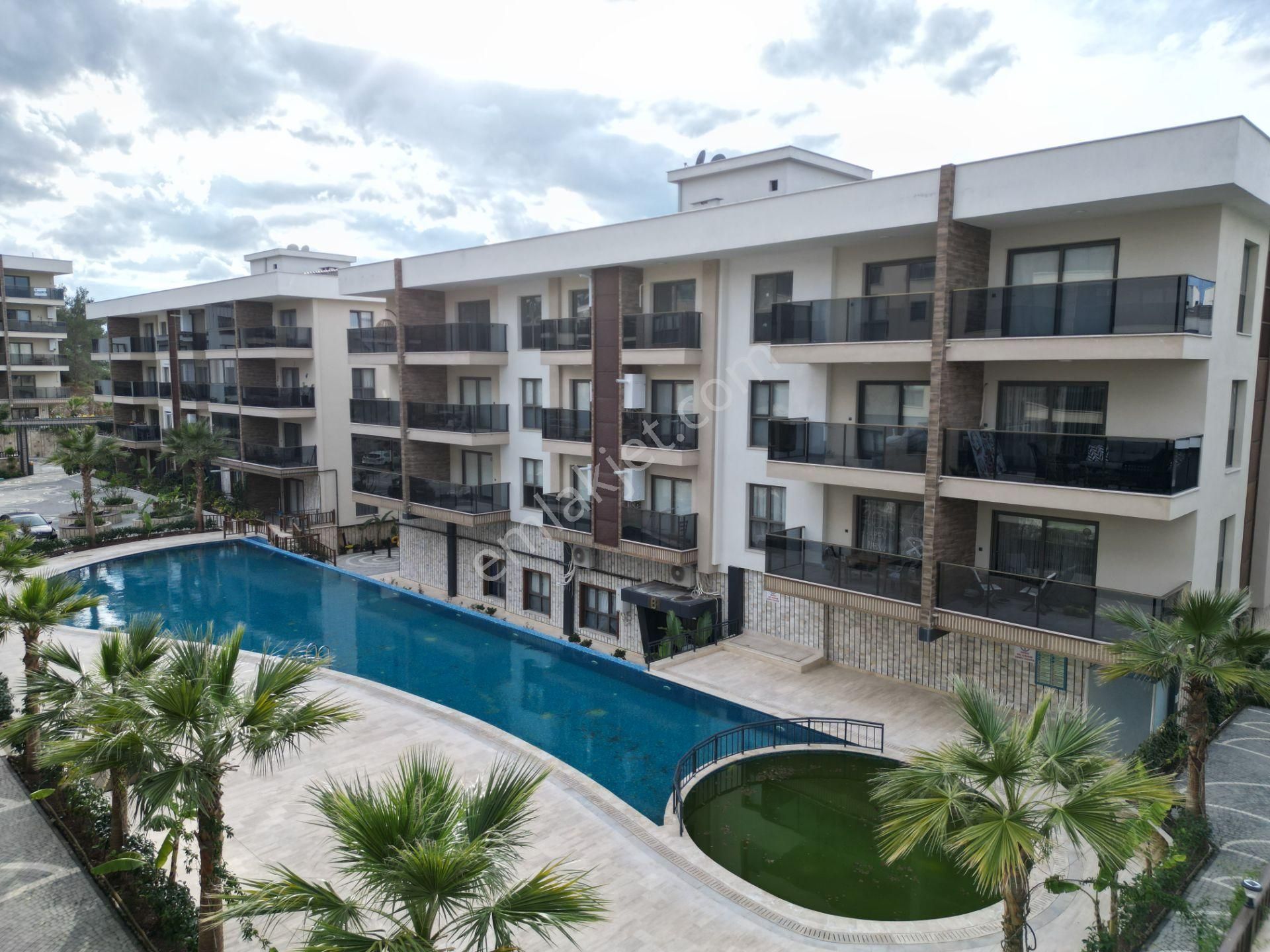 Kuşadası’nda, Site İçerisinde, Havuz Manzaralı, Lüks 2+1 Rezidans Daire - Görsel 3