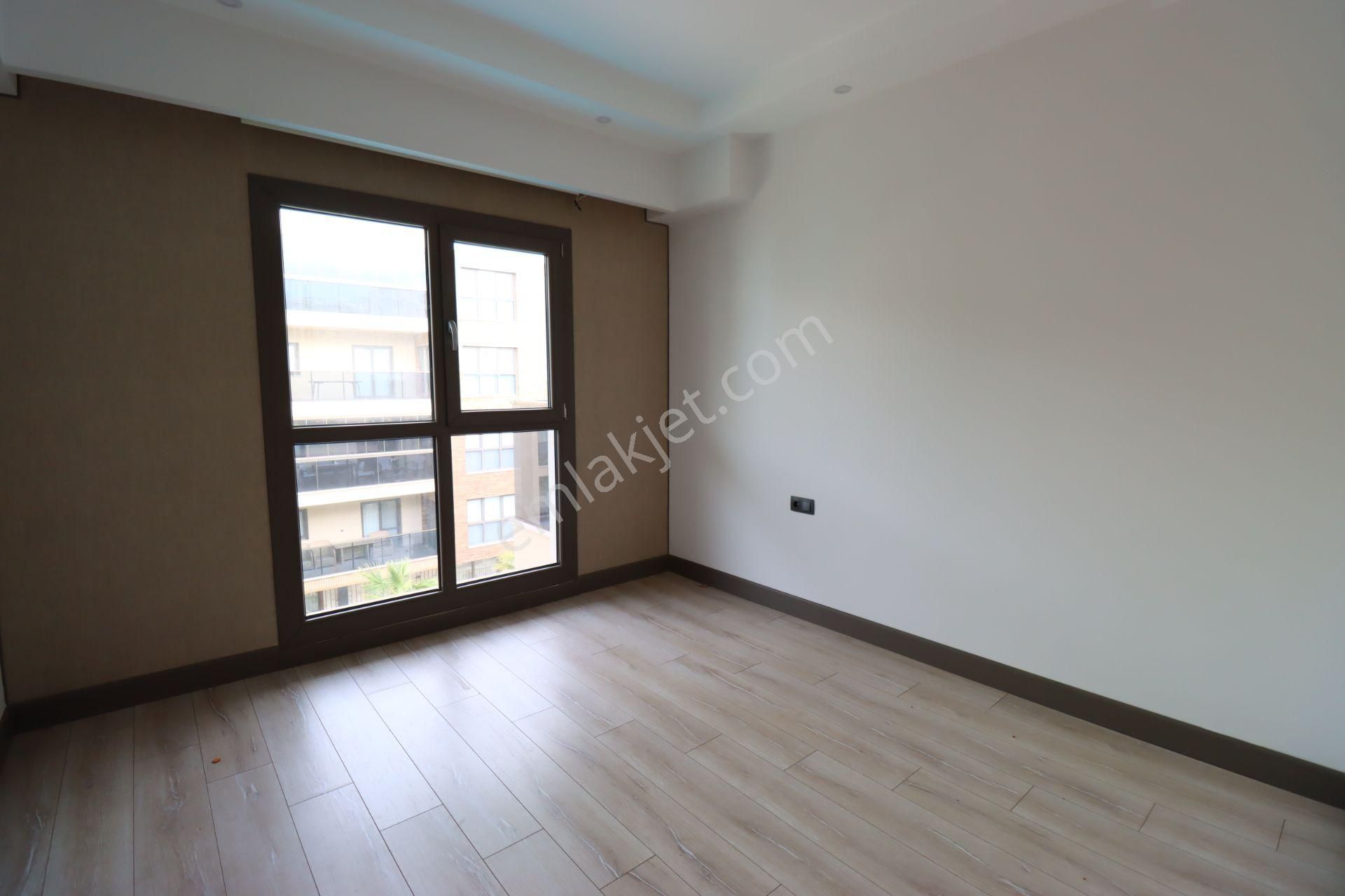 Kuşadası’nda, Site İçerisinde, Havuz Manzaralı, Lüks 2+1 Rezidans Daire - Görsel 12