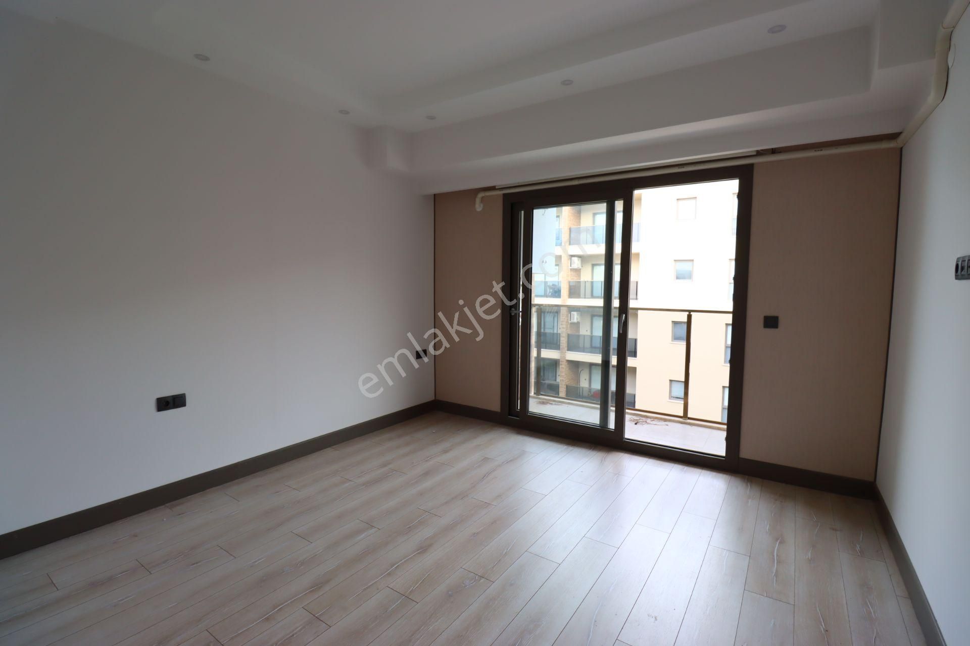 Kuşadası’nda, Site İçerisinde, Havuz Manzaralı, Lüks 2+1 Rezidans Daire - Görsel 11