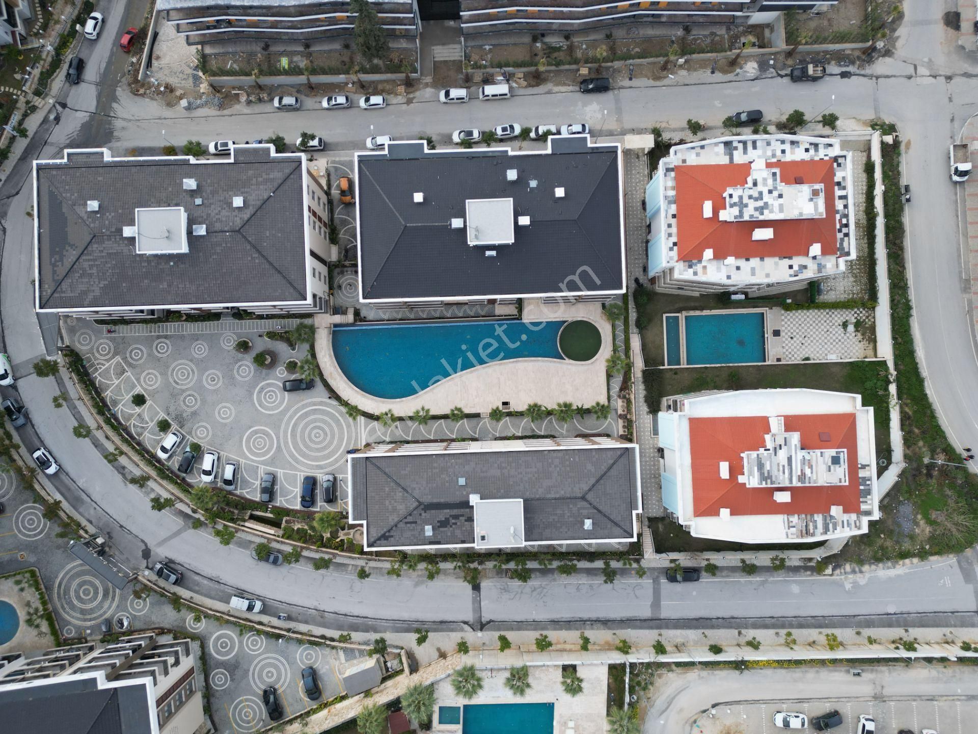 Kuşadası’nda, Site İçerisinde, Havuz Manzaralı, Lüks 2+1 Rezidans Daire - Görsel 5