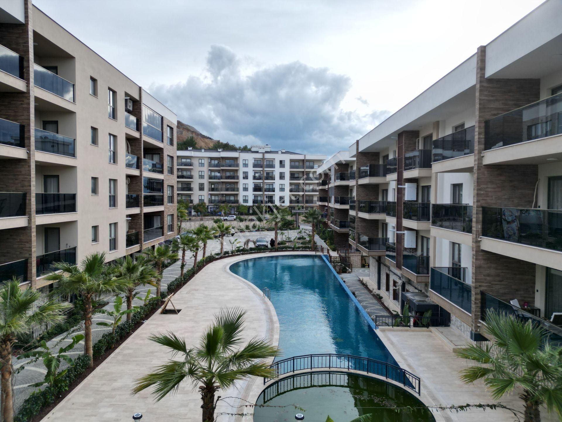 Kuşadası’nda, Site İçerisinde, Havuz Manzaralı, Lüks 2+1 Rezidans Daire - Görsel 2