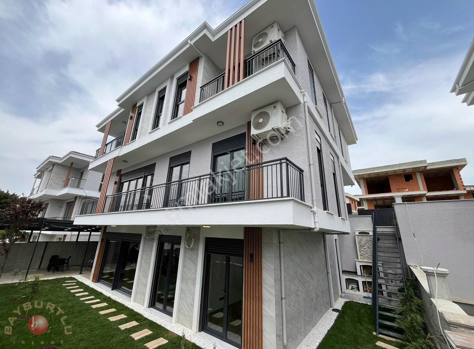 Büyükçekmece Kumburgaz Satılık Villa Ultra Lüks Müstakil Havuz Siteiçi 7+2 Sıfır Satılık Villa