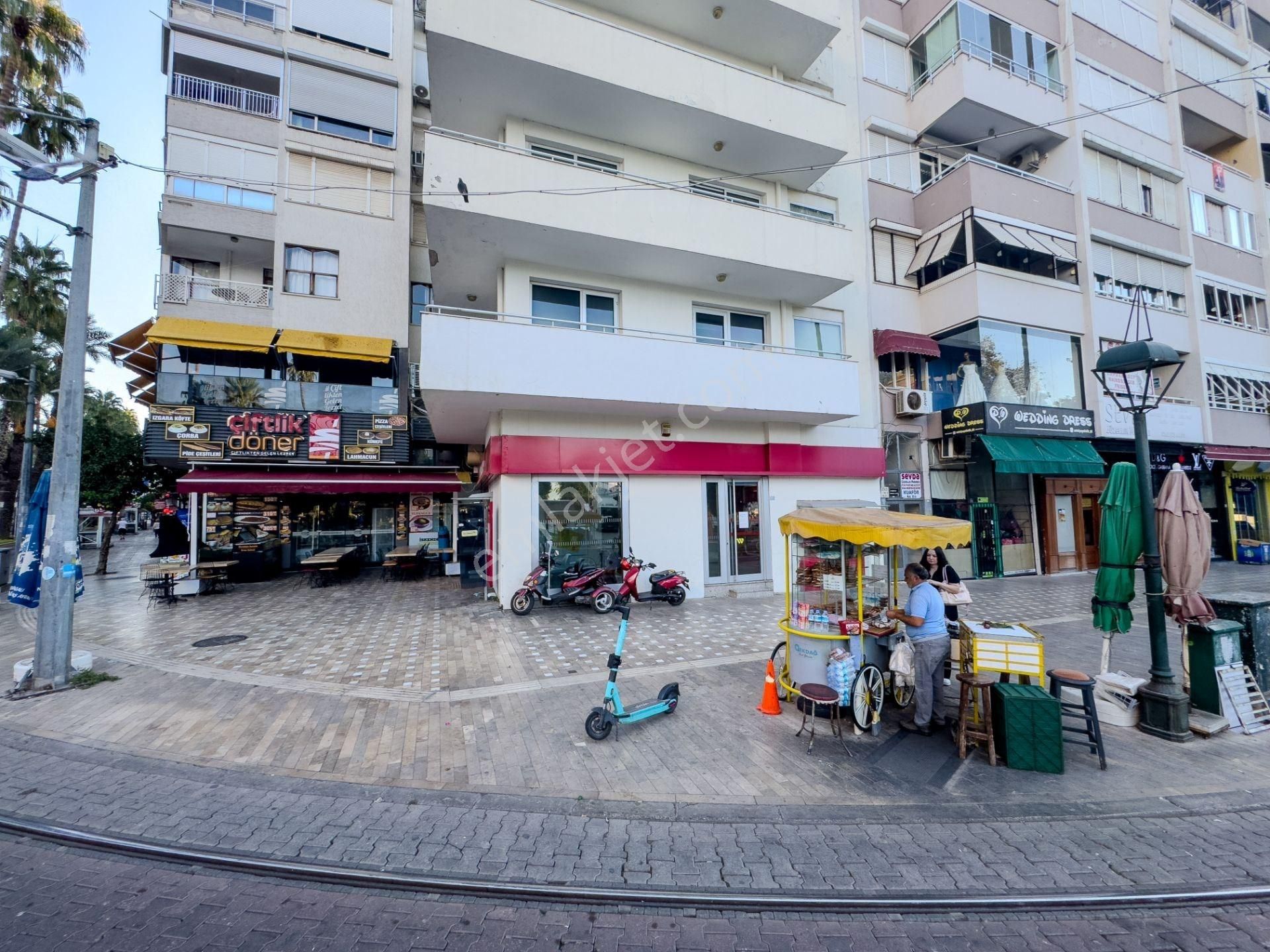 ** Işıklar Ana Cadde Üzerinde Kiralık 5 Katlı Komple Bina