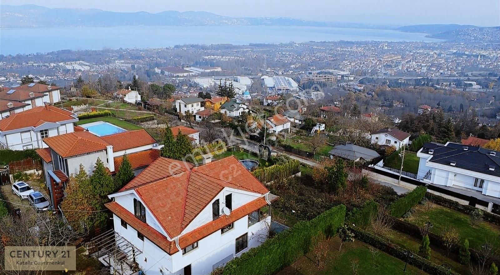 Sapanca Mahmudiye Kiralık Villa Sapanca Mahmudiye'de Göl Ve Doğa Manzaralı Kiralık Havuzlu Villa