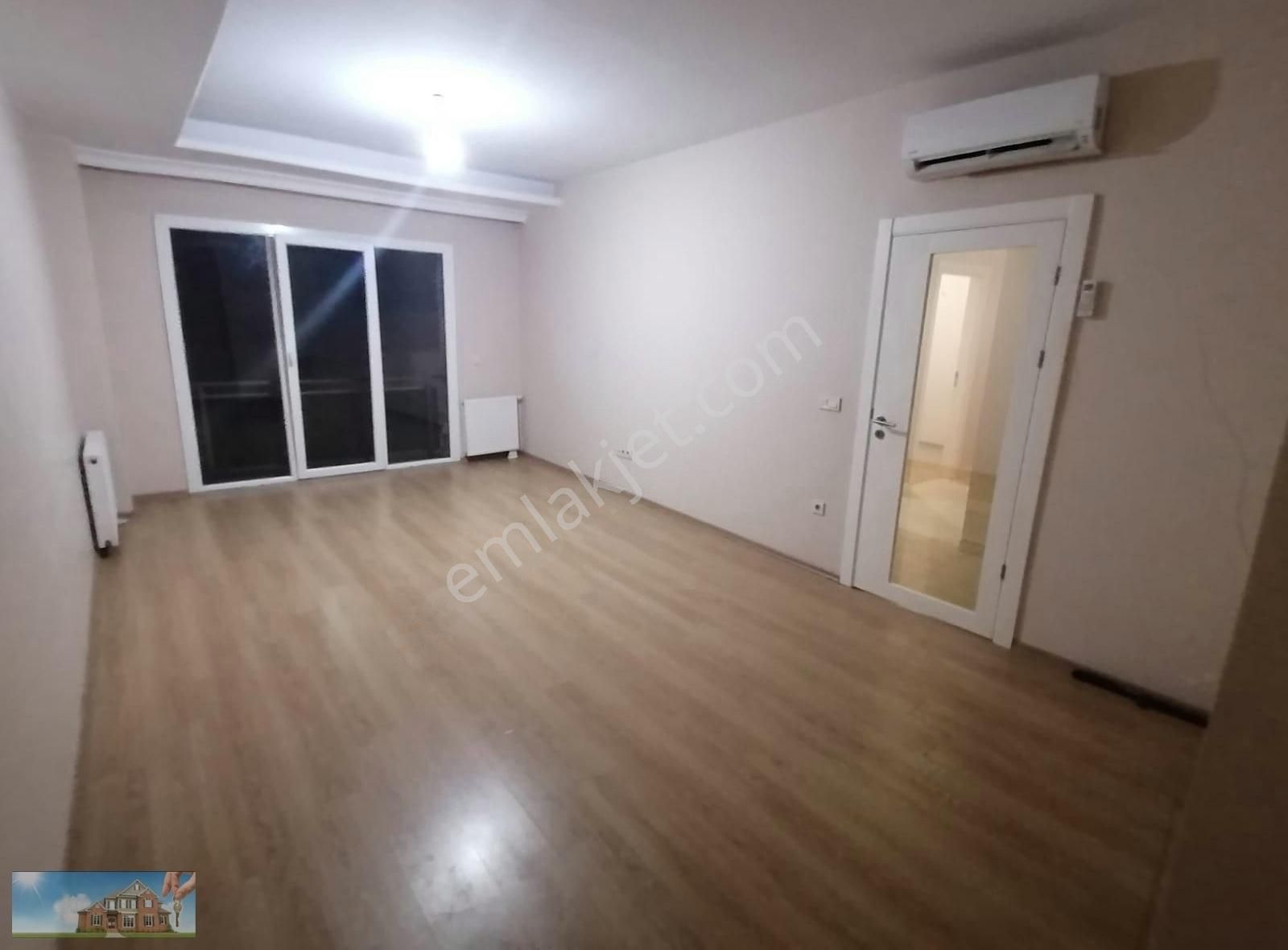 Küçükçekmece Cumhuriyet Kiralık Daire Barış'tan Marmaray Yanıbaşı Asansörlü K.otoparklı Lüks Kiralık