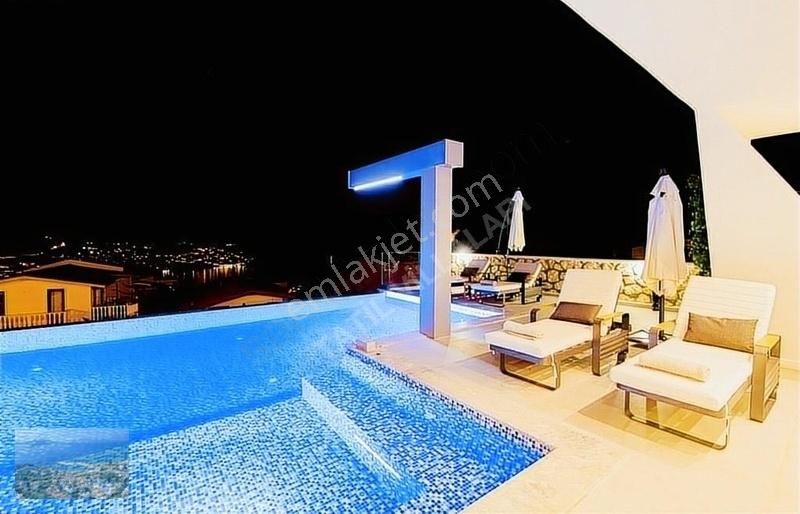 Kalkan Merkezde Lüks Deniz Manzaralı Satılık Villa - Görsel 5