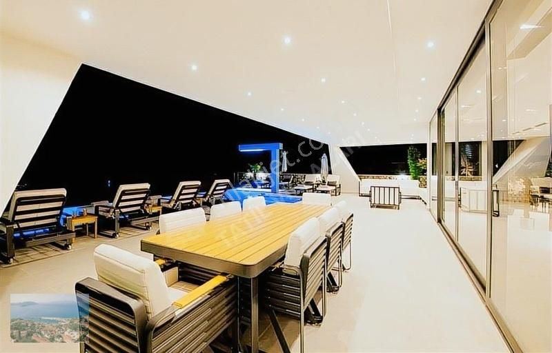 Kalkan Merkezde Lüks Deniz Manzaralı Satılık Villa - Görsel 7