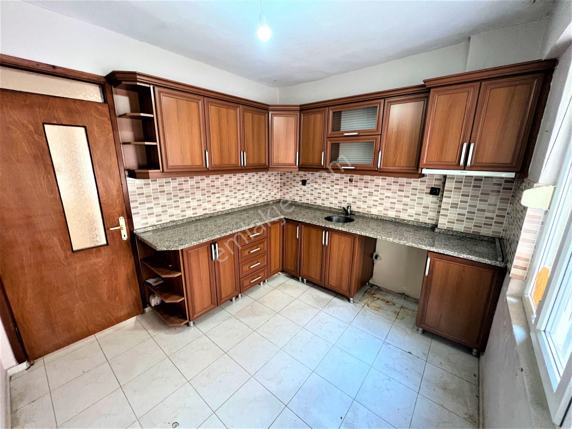 Edremit Akçay Satılık Daire ✅🏡aktif'ten Akaçy Merkez'de Satılık Ayrı Mutfaklı Çift Balkon 2+1 Daire